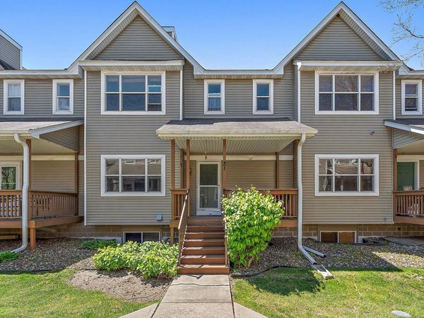 21 River Bend Place, Chaska, MN 55318
