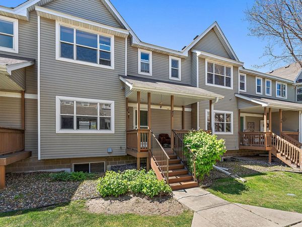 21 River Bend Place, Chaska, MN 55318