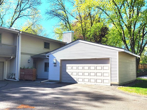 6220 Sandpiper Court, Edina, MN 55436