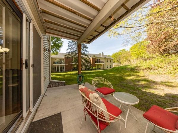 723 Larpenteur Avenue E, Unit 723A, Maplewood, MN 55117