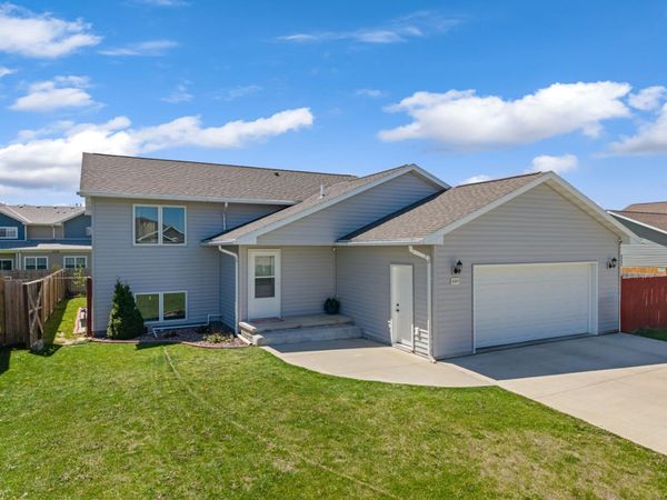 809 24th Avenue NW, Austin, MN 55912