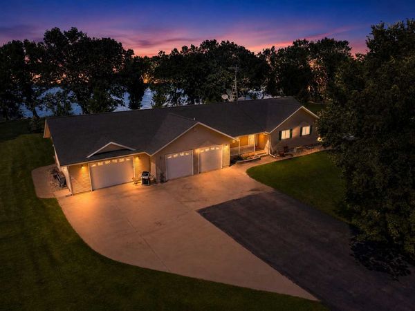 4 S Fox Lake Drive E, Sherburn, MN 56171
