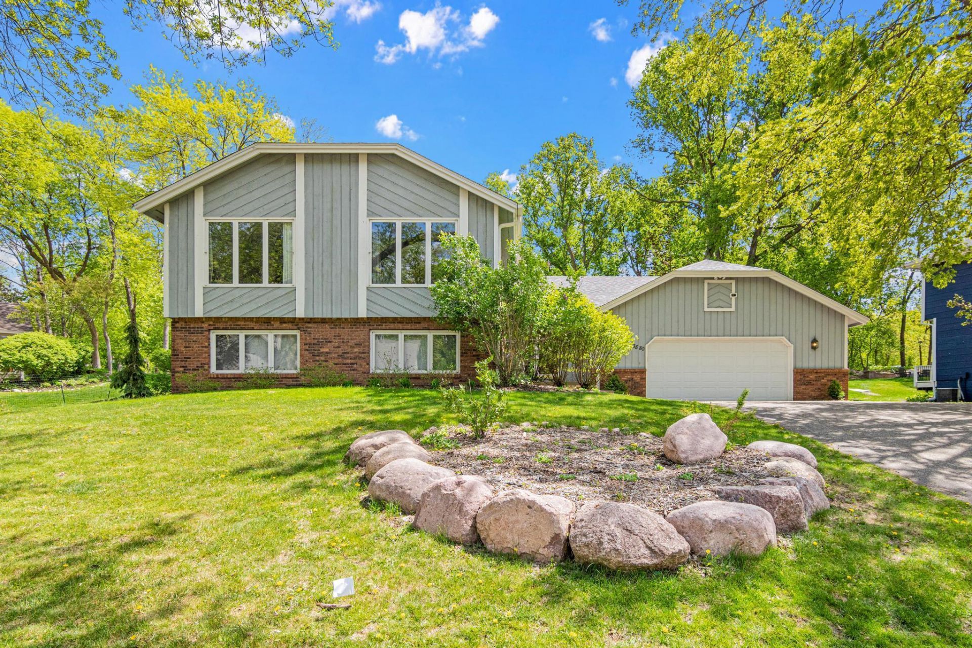 13880 Pennock Avenue, Apple Valley, MN 55124