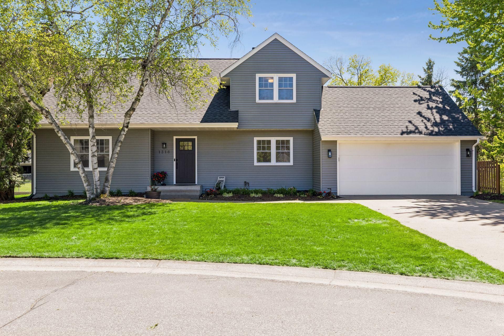 1316 Christy Circle, Roseville, MN 55113