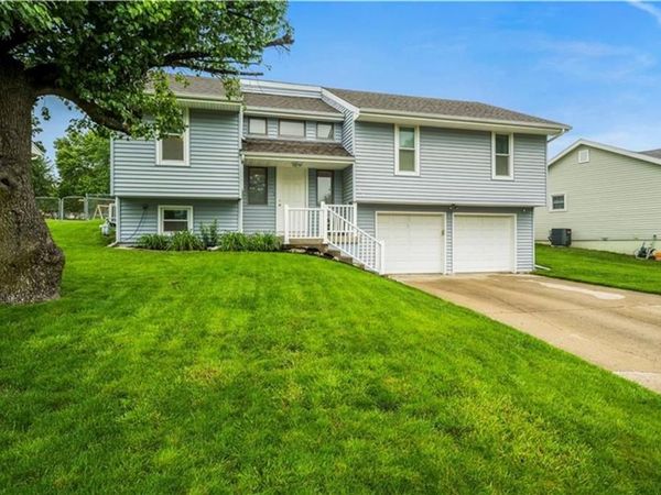 24 NW 101st Terrace, Kansas City, MO 64155