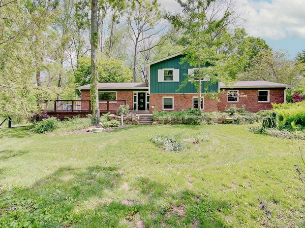 805 Eaglewood Drive, Zionsville, IN 46077