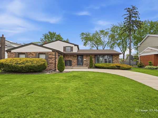 1527 S Chesterfield Drive , Arlington Heights, IL 60005