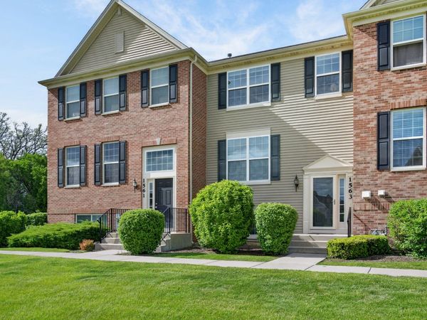 1563 Deer Pointe Drive, South Elgin, IL 60177