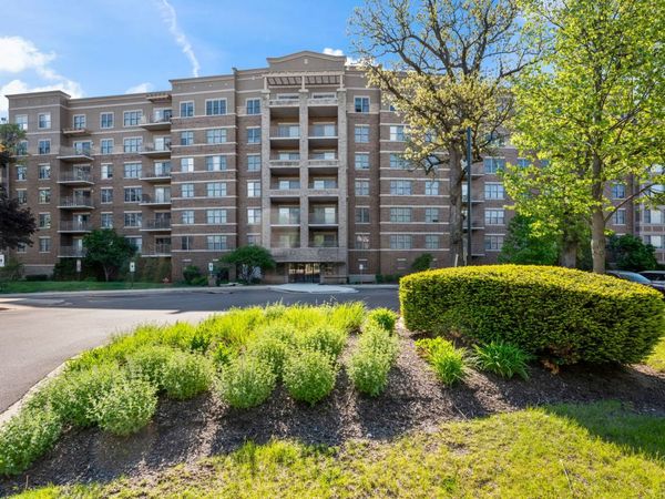 125 Lakeview Drive , Unit 301, Bloomingdale, IL 60108