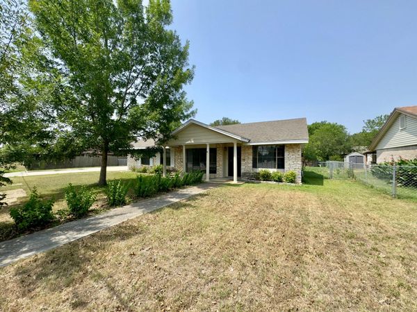 821 S Guadalupe ST, Lockhart, TX 78644