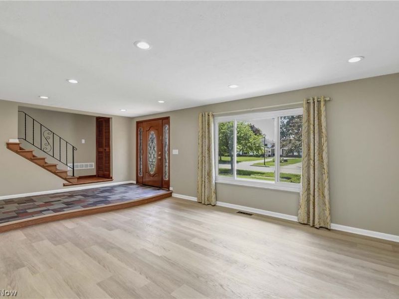 24420 S Oxford Oval, North Olmsted, OH 44070 Photo 16