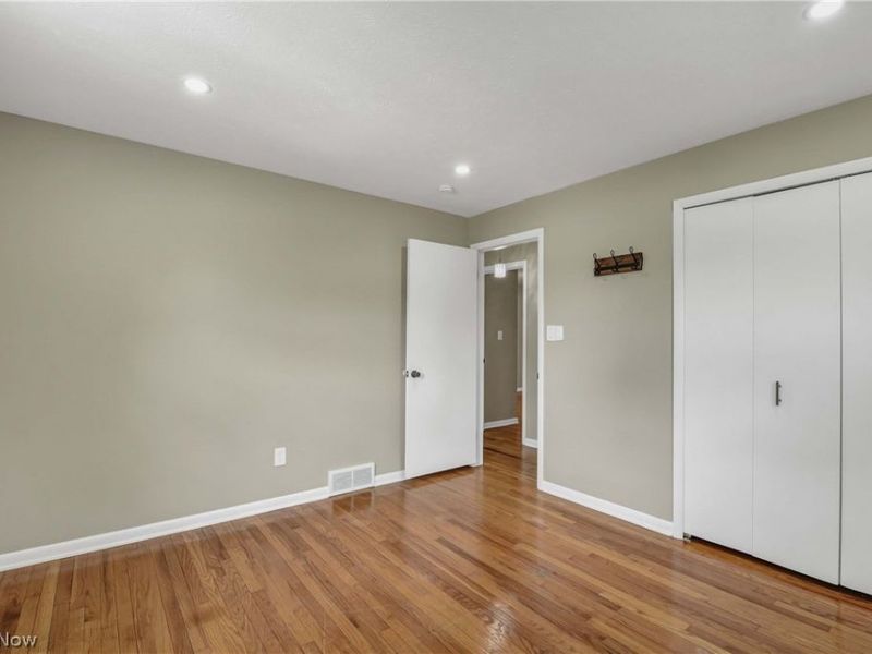 24420 S Oxford Oval, North Olmsted, OH 44070 Photo 32