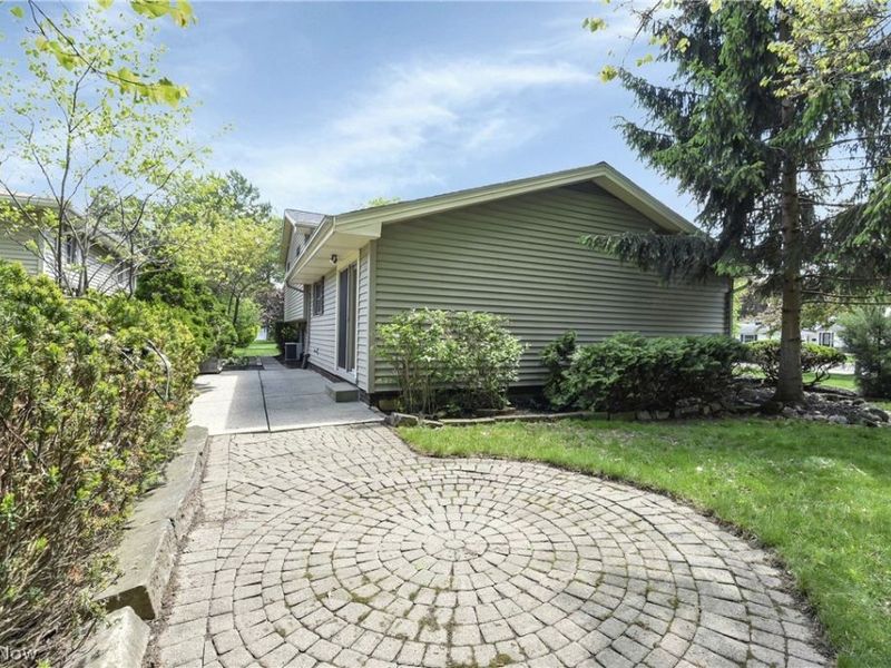24420 S Oxford Oval, North Olmsted, OH 44070 Photo 43