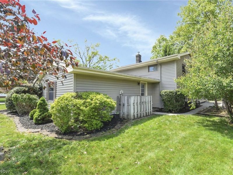 24420 S Oxford Oval, North Olmsted, OH 44070 Photo 46
