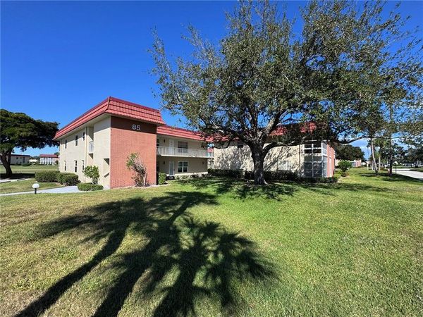 85 Crooked Tree Lane, Unit 201, Vero Beach, FL 32962