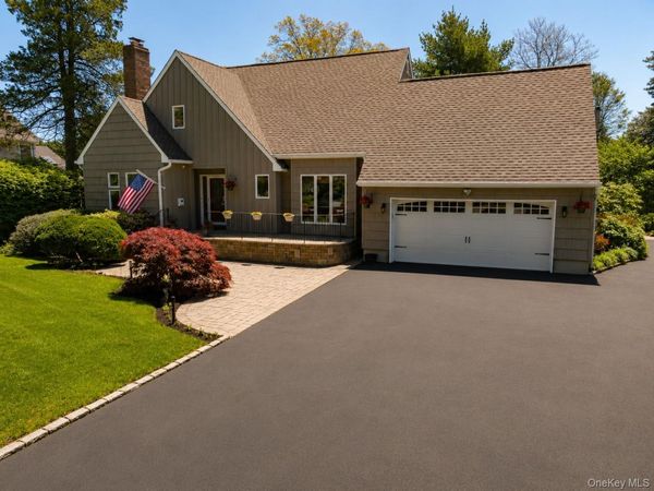 38 Shinnecock Lane , East Islip, NY 11730