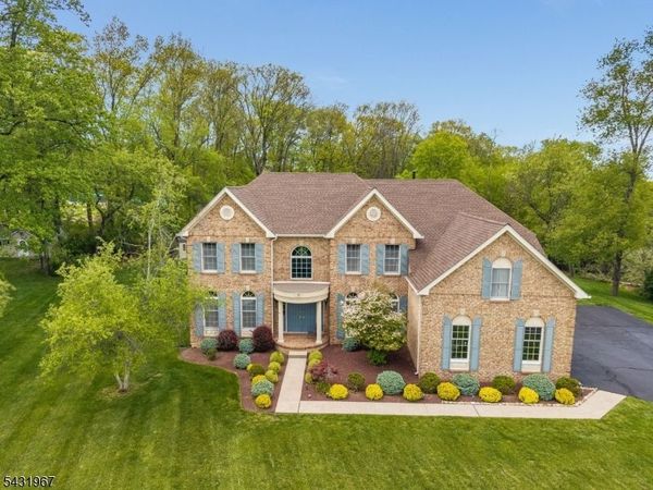 26 Alpaugh Dr, Bethlehem, NJ 08802