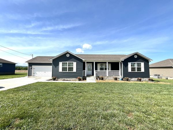 605 Strawberry Dr , Winchester, TN 37398
