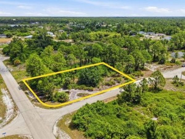 911 Sterling, Lehigh Acres, FL 33974