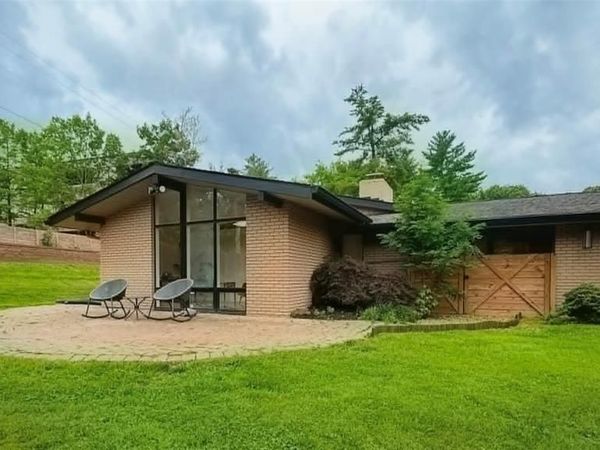 2 Sunswept Drive, St Louis, MO 63141