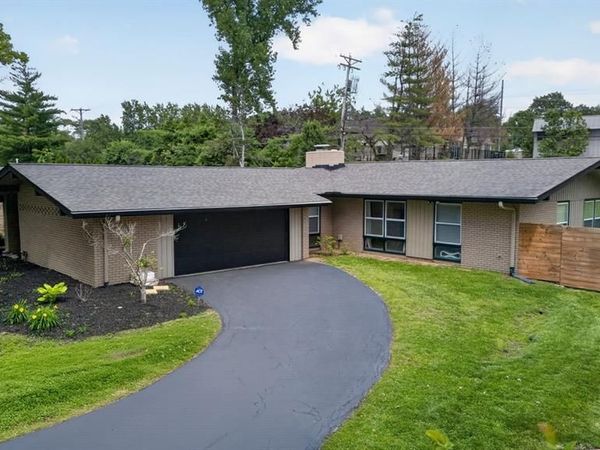 2 Sunswept Drive, St Louis, MO 63141