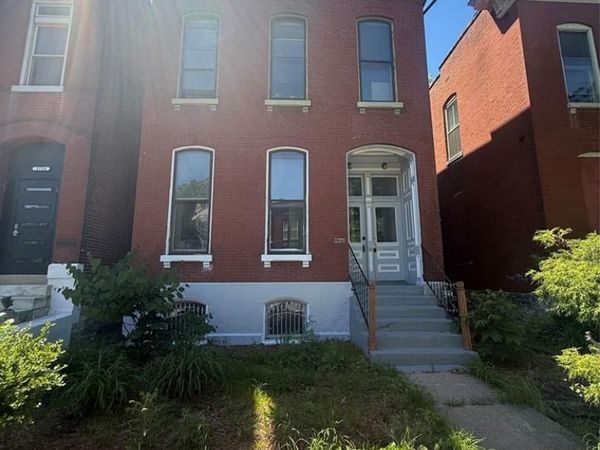 1725 Oregon Place , St Louis, MO 63104