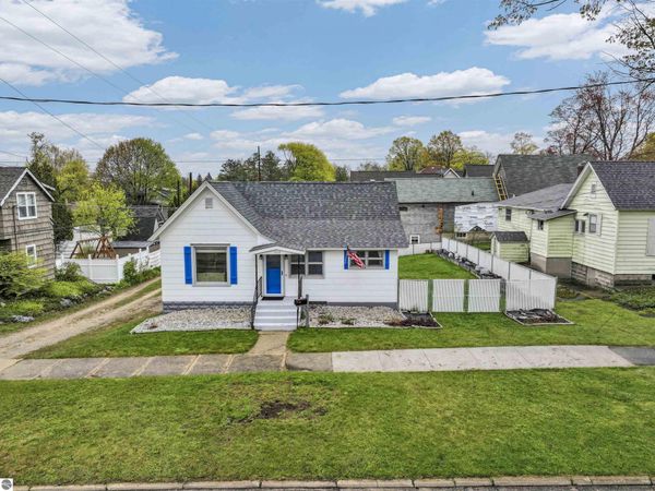 208 Blodgett, Cadillac, MI 49601