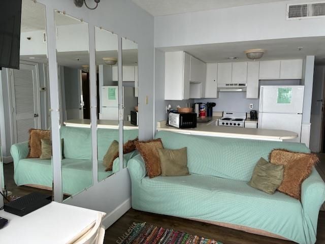 1605 S Ocean Blvd.  Photo 5