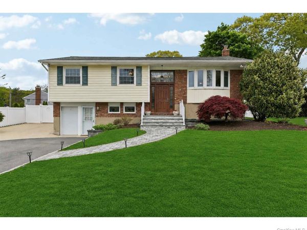 4 Concord Lane, Smithtown, NY 11787
