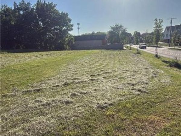 4242 N Kansas Avenue, Kansas City, MO 64117