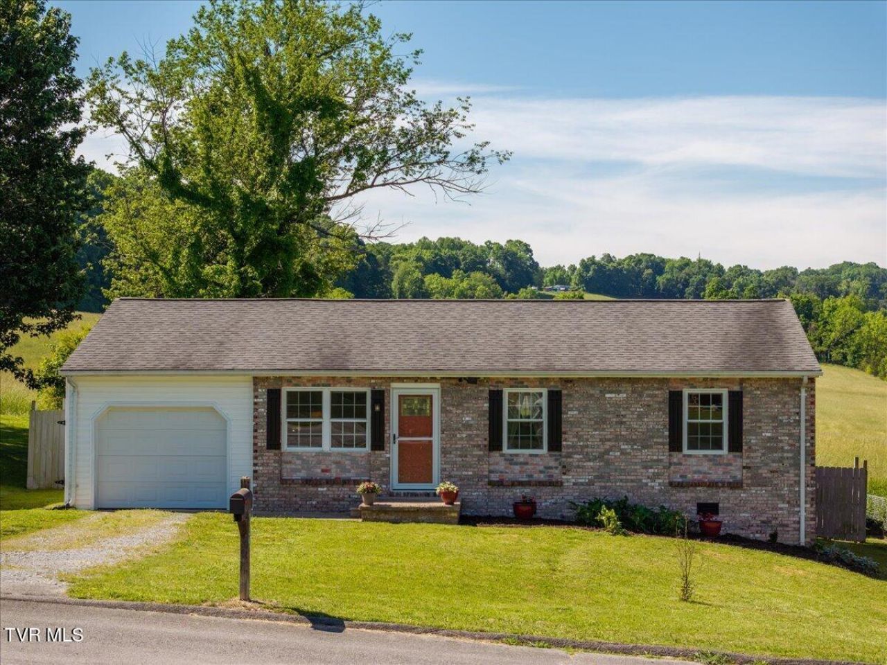 139 Valley Pl Drive, Johnson City, TN 37615 Main Photo