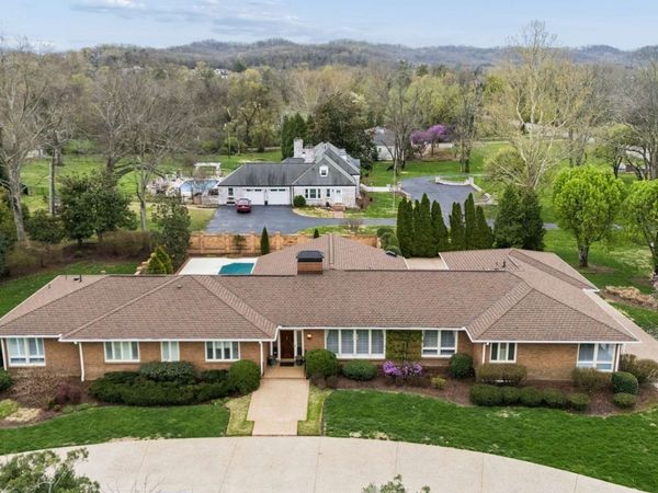 6401 E Valley Ct, Nashville, TN 37205