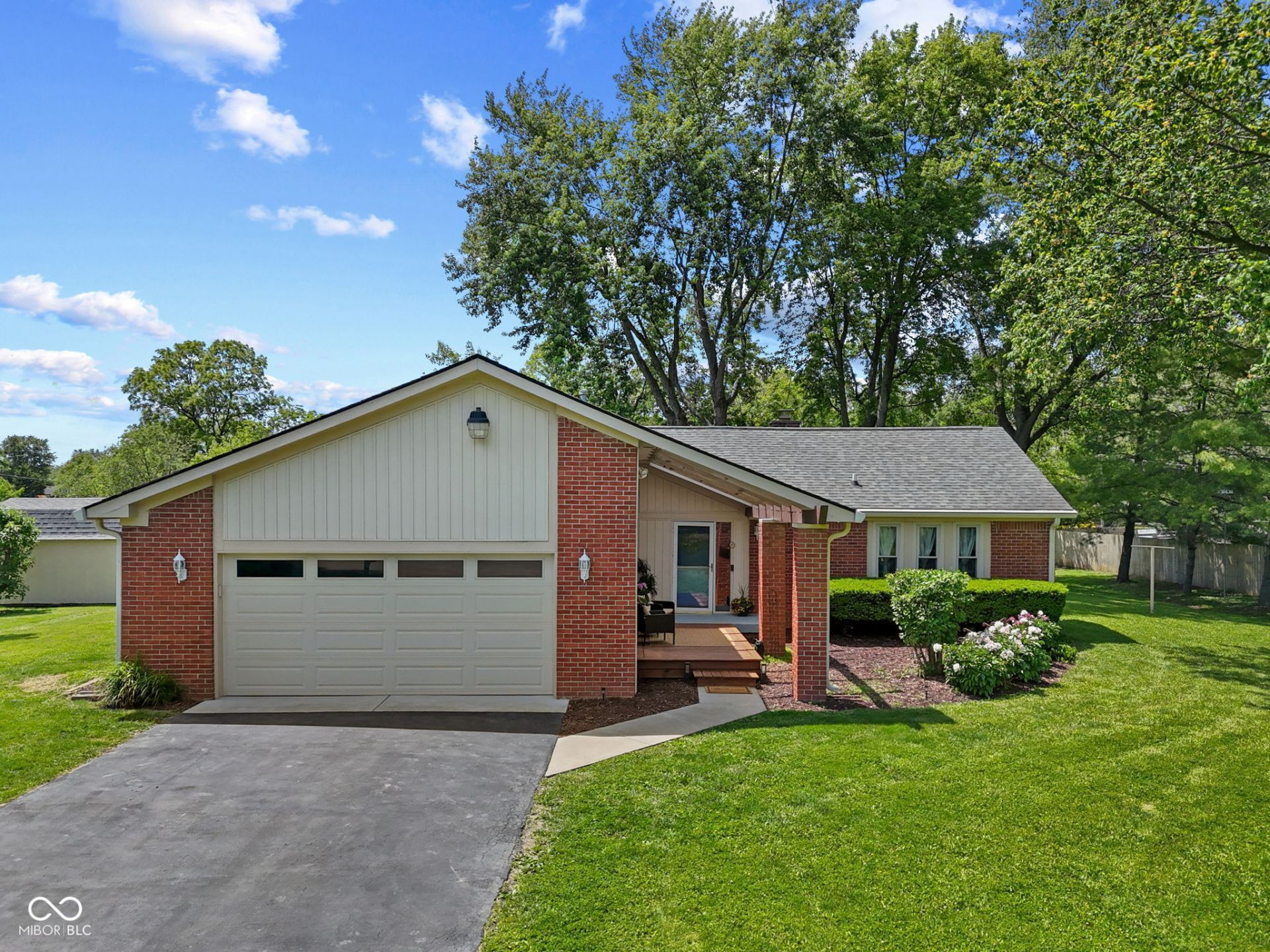 1092 S Quail Court, New Palestine, IN 46163 Main Photo