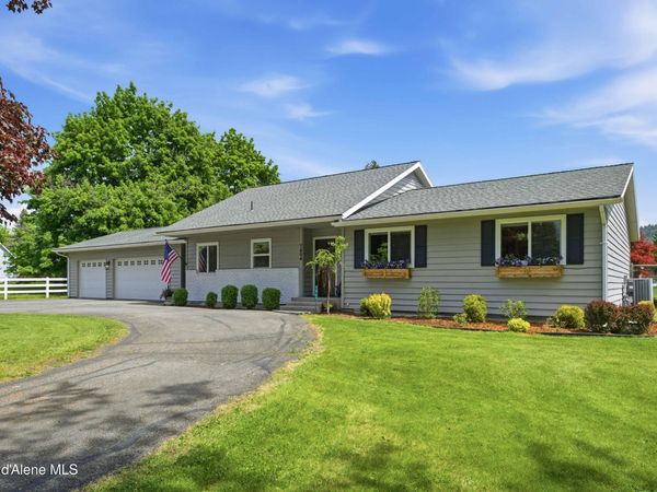 7464 N 4th Street , Dalton Gardens, ID 83815