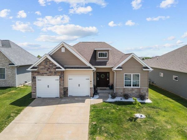 67 Cobblestone Lane , Leclaire, IA 52753