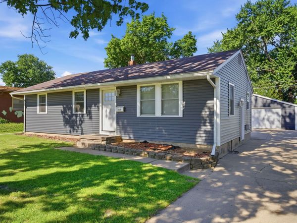 2210 N Fairmount Street , Davenport, IA 52804