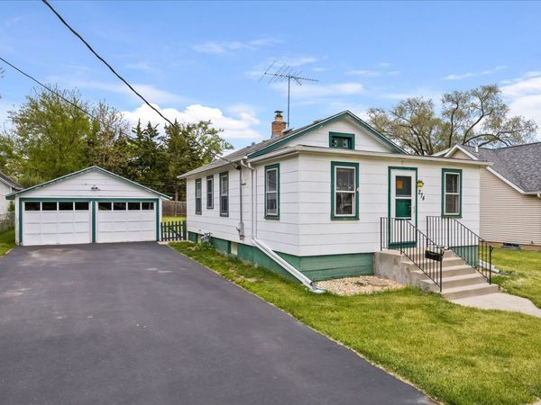 274 Kossuth Street , South Elgin, IL 60177