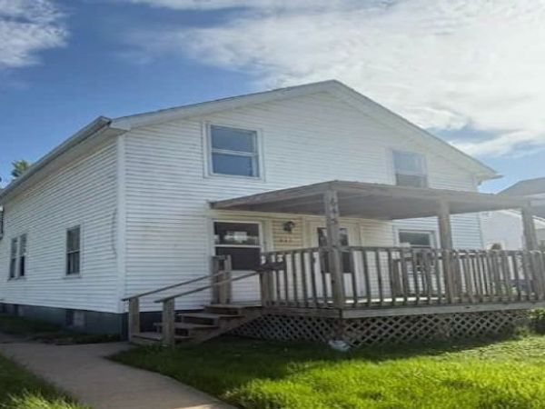 643 1st Avenue , Clinton, IA 52732