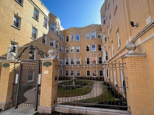 7411 N Hoyne Avenue , Unit 2, Chicago, IL 60645