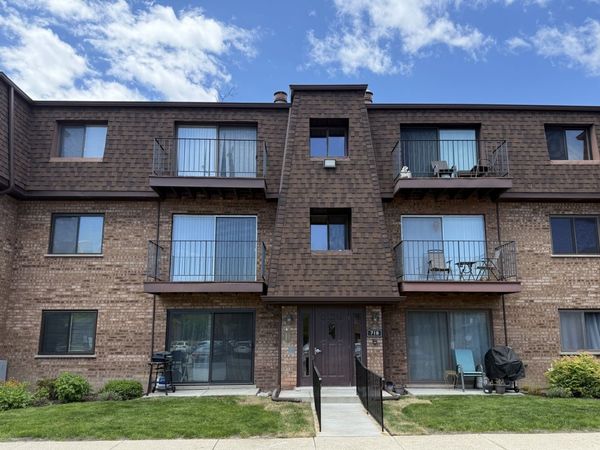 718 Cobblestone Circle , Unit C, Glenview, IL 60025