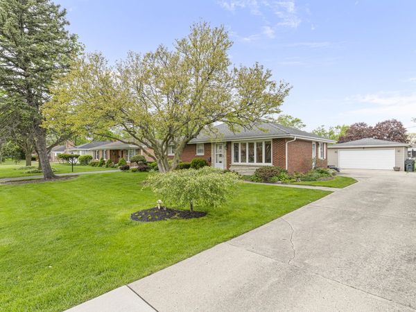 2232 Covert Road , Glenview, IL 60025