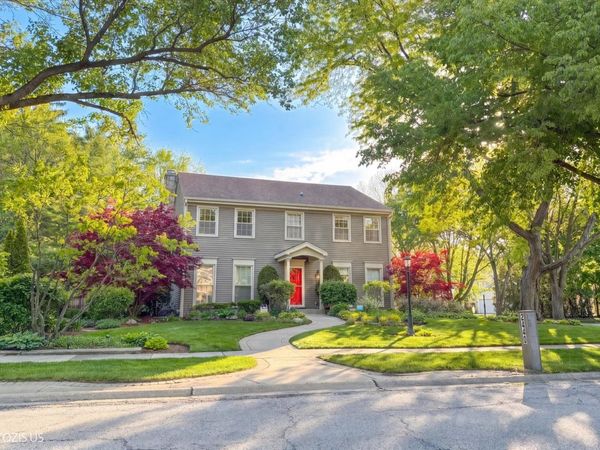 2440 The Strand , Northbrook, IL 60062