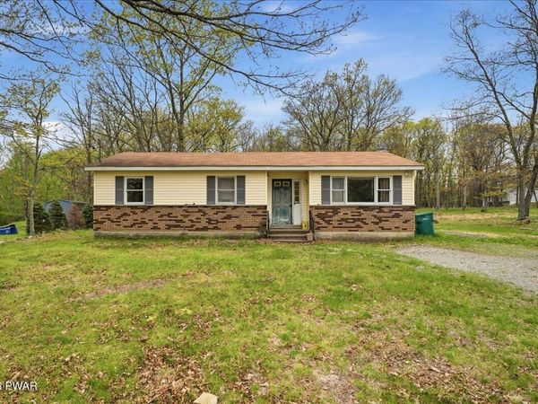 520 Hummingbird Court, Bushkill, PA 18324