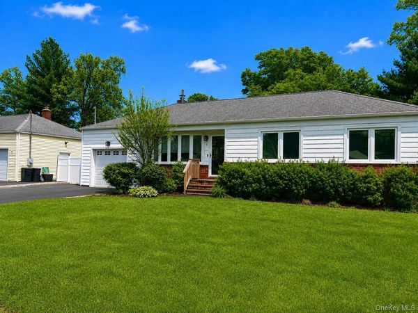 6 Sinclair Drive, Greenlawn, NY 11740