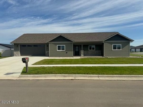 409 18TH AVENUE NW, Watertown, SD 57201