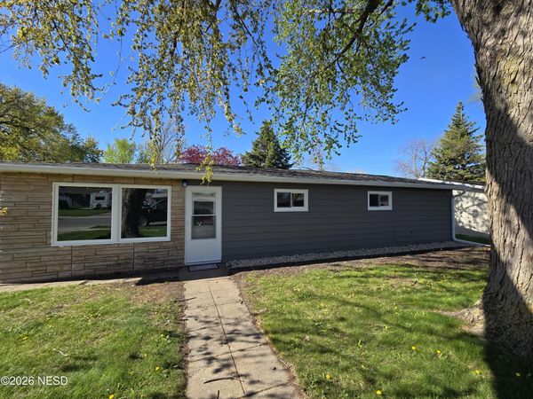 704 7TH AVENUE NE, Watertown, SD 57201