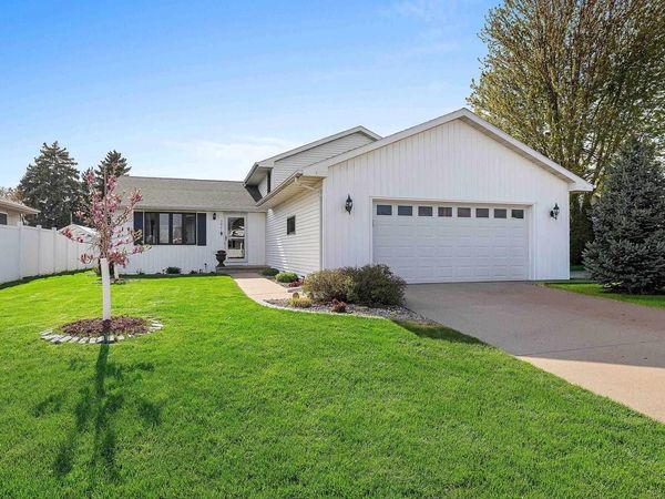3861 COBBLESTONE COURT, Oshkosh, WI 54901