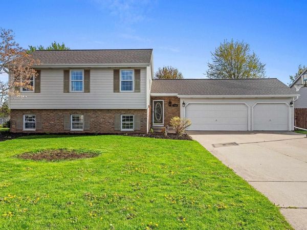 2124 KENSINGTON LANE, Green Bay, WI 54311
