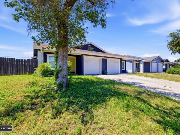 4901-4903 Travertine Cir, Sacramento, CA 95841