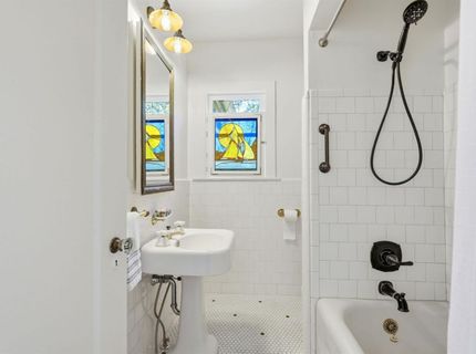 433 41st St, Sacramento, CA 95819 Photo